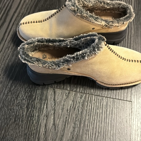 NWOB🍍 Columbia Cortina Suede Mules Size 8 Slip on Shoes🍍 - Picture 2 of 4